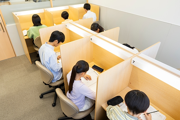 駅近で通いやすい学習環境