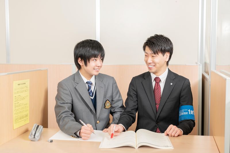 自宅学習も管理する担任コーチ